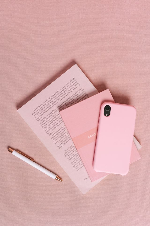 ピンク系のスマホケース